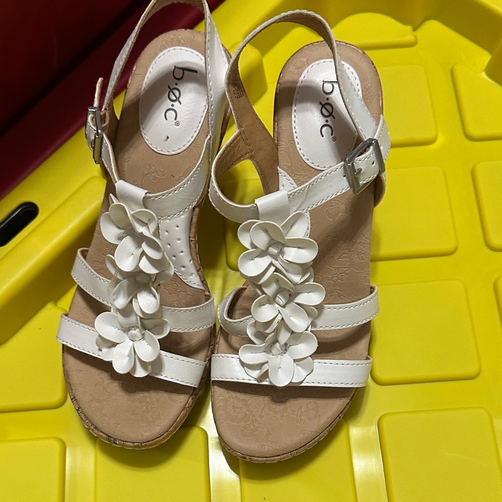 b.o.c. Kids Cream Floral Sandals